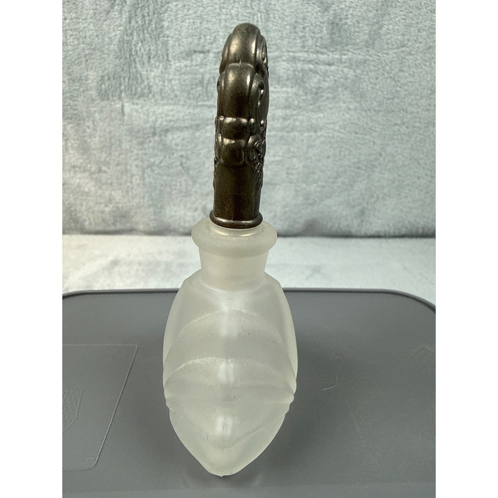 Vintage Style Frosted Glass Shell Bottle Ornate Silver Plated Floral Stopper - Picture 4 of 9